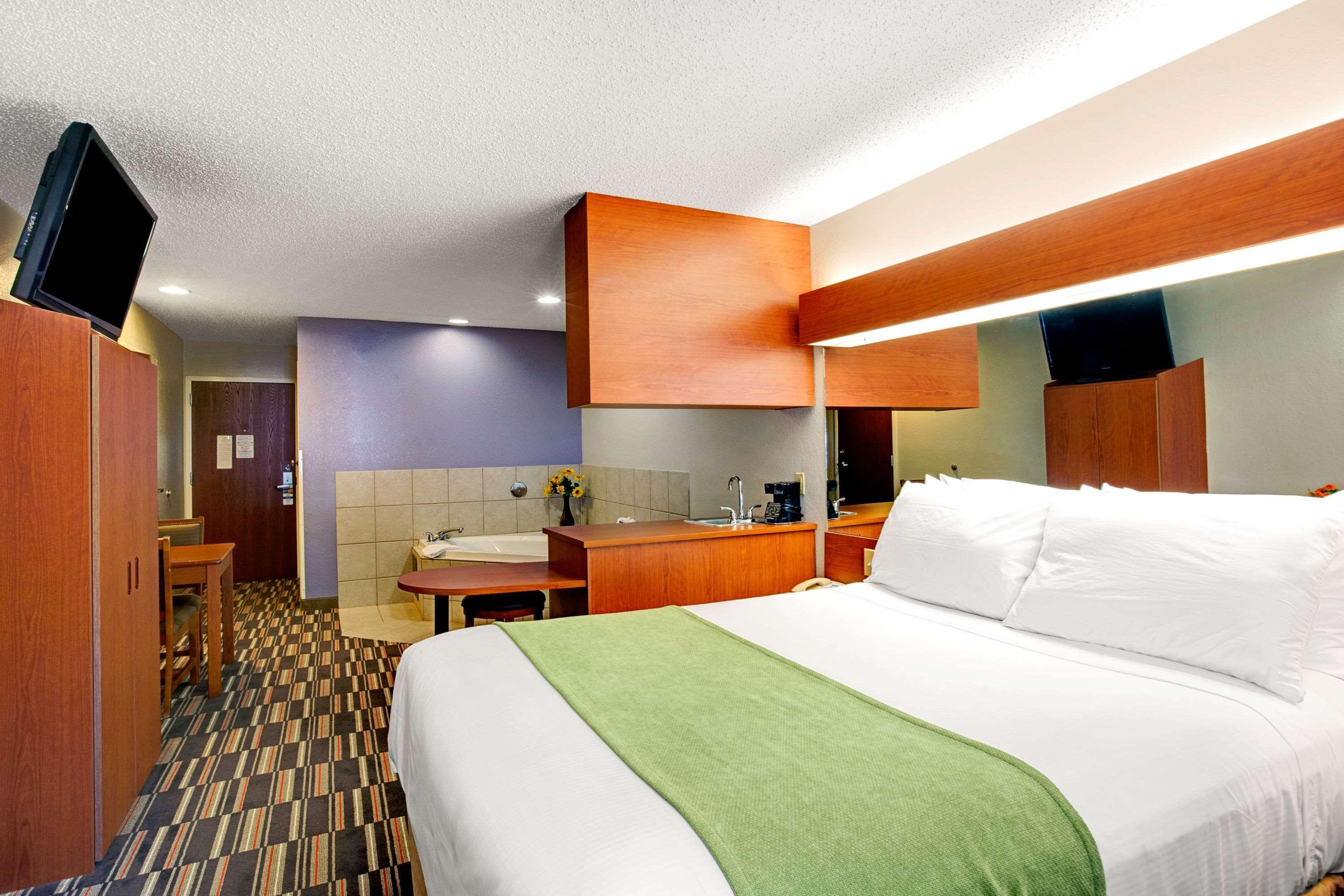 Microtel Inn & Suites By Wyndham Cherokee Exterior foto