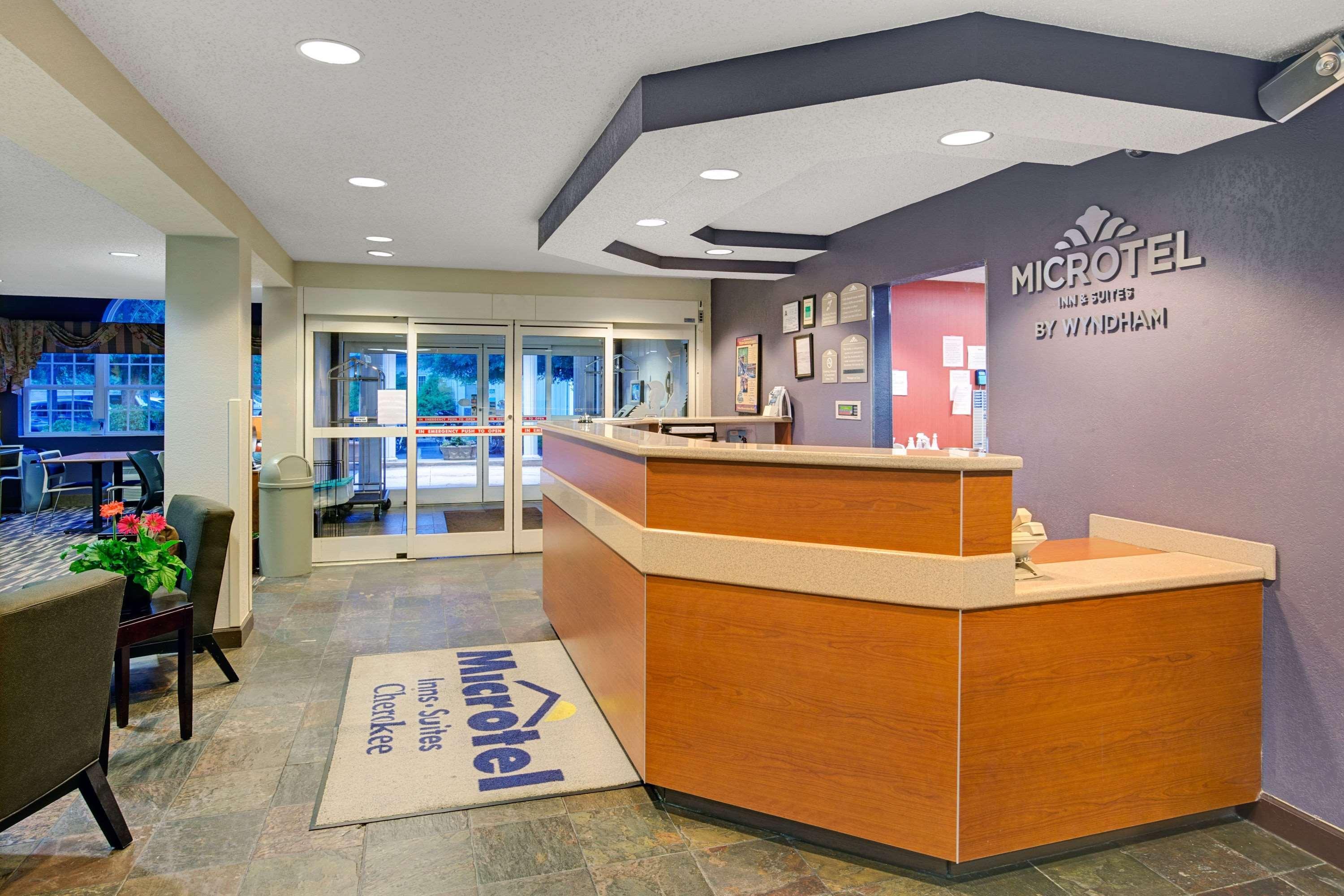 Microtel Inn & Suites By Wyndham Cherokee Exterior foto