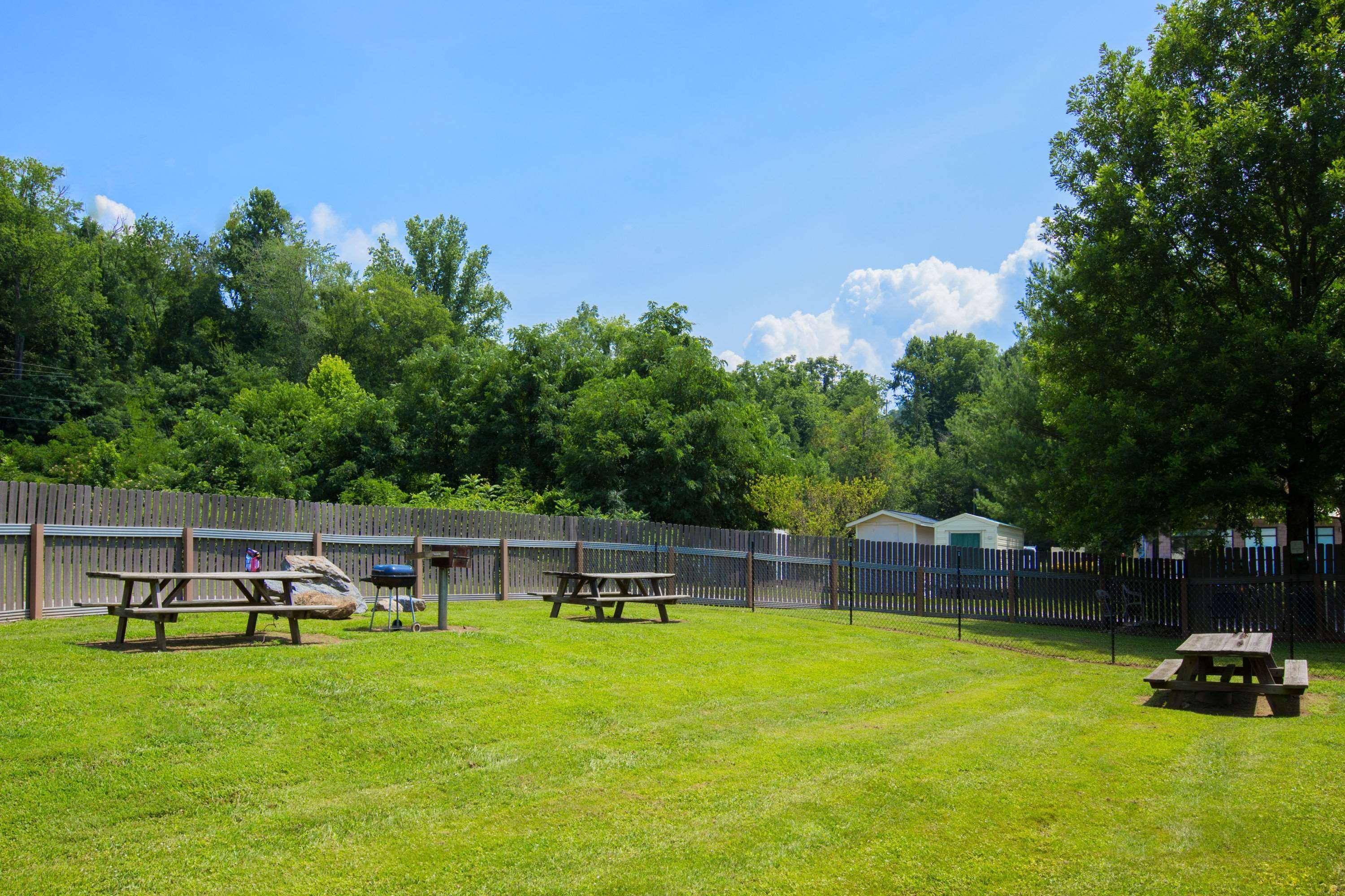 Microtel Inn & Suites By Wyndham Cherokee Exterior foto